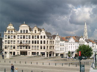 芸術の丘から市街を望む