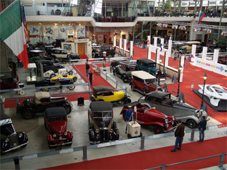 オートワールドの地上階