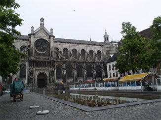 サン・カトリーヌ教会とフィッシュ・マーケット