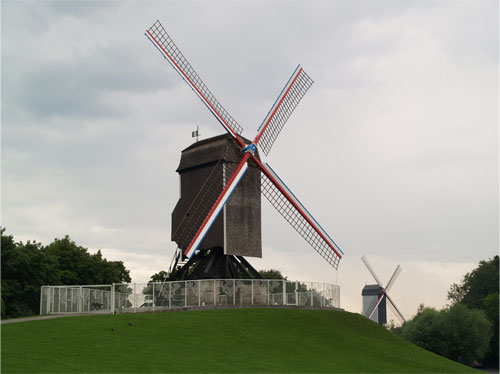 聖ヤンスハイス風車（手前）とボンヌ・シェール風車