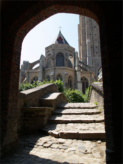 ブルージュでいちばん小さい橋から聖母教会を眺める