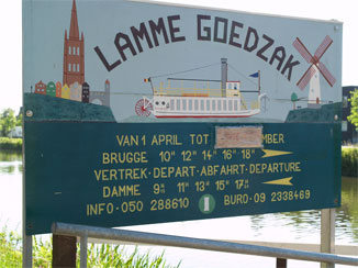 観光船の案内板