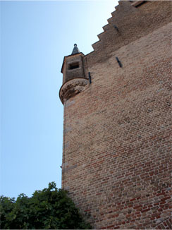 建物の角の小塔