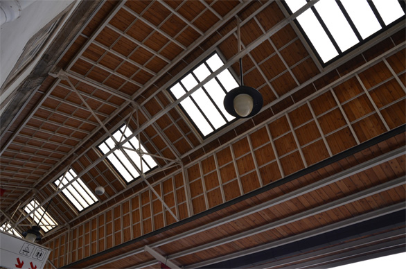 カンパニャン駅の天井