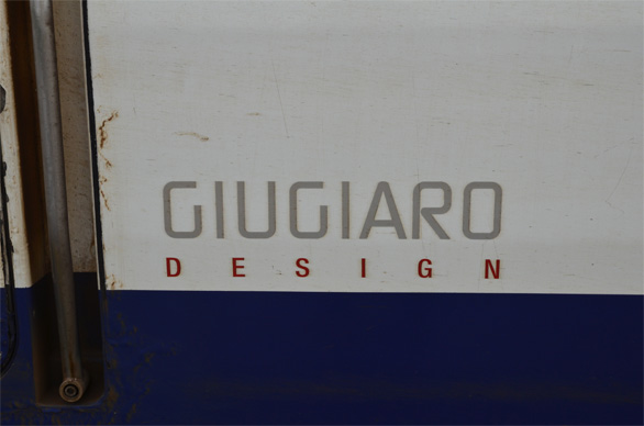 ジウジアーロ氏の名前が車体に