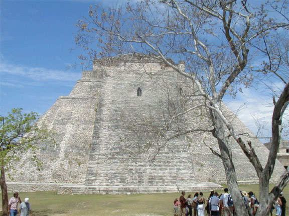 魔法使いのピラミッド