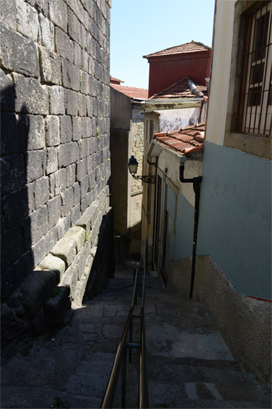 カミーニョ・ノーヴォの階段路地