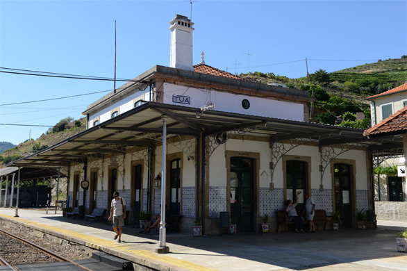 トゥア駅