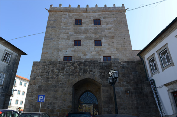 ポルタ・ノーヴァの塔兼手工芸センターの入り口