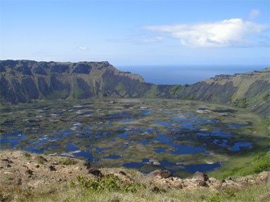 ラノ・カウの火口湖