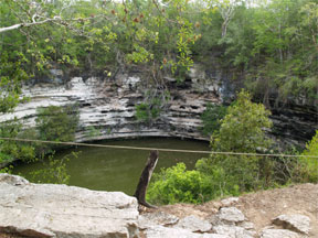 聖なるセノーテ