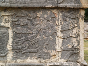 ツォンパントリの彫刻