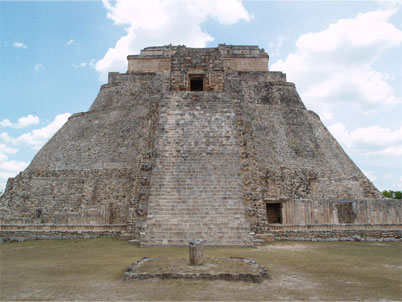 魔法使いのピラミッド・西面