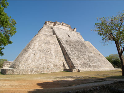 魔法使いのピラミッド・東面