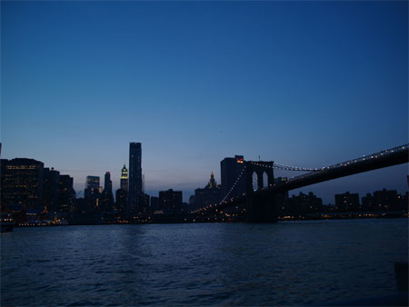 ブルックリン橋とロワー・マンハッタン